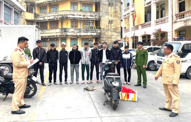 Hải Dương: Bắt giữ 14 thanh niên huyện Gia Lộc đuổi đánh nhóm người trong đêm - Ảnh 1.