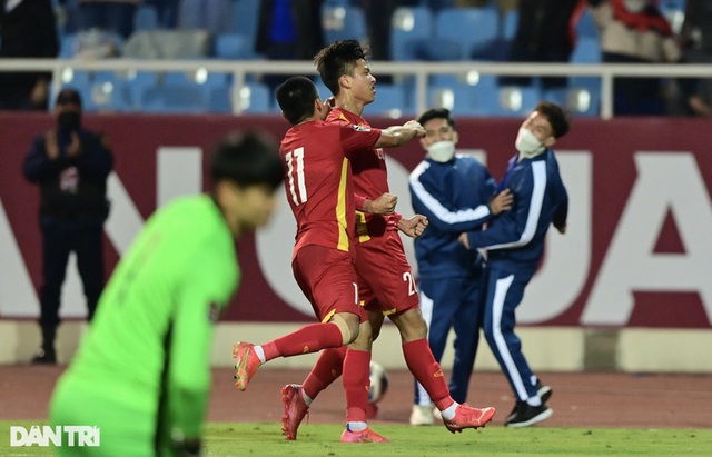 Mùng 1 Tết (1/2): Không thể tin nổi, tuyển Việt Nam mừng tuổi cho người dân cả nước bằng trận thắng 3-1 trước Trung Quốc - Ảnh 7.