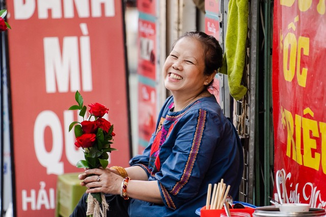 Valentine 2022: Màn Tỏ Tình Ấn Tượng Nhất Thế Giới Vừa Diễn Ra Tại Hà Nội Với 99.999 Bông Hồng - Ảnh 17.