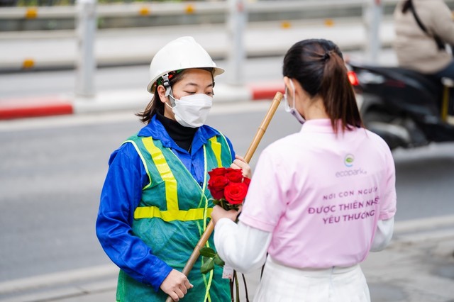 Valentine 2022: Màn Tỏ Tình Ấn Tượng Nhất Thế Giới Vừa Diễn Ra Tại Hà Nội Với 99.999 Bông Hồng - Ảnh 6.