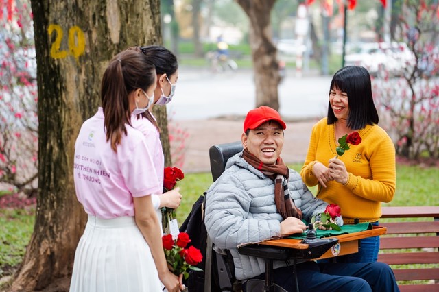 Valentine 2022: Màn Tỏ Tình Ấn Tượng Nhất Thế Giới Vừa Diễn Ra Tại Hà Nội Với 99.999 Bông Hồng - Ảnh 8.