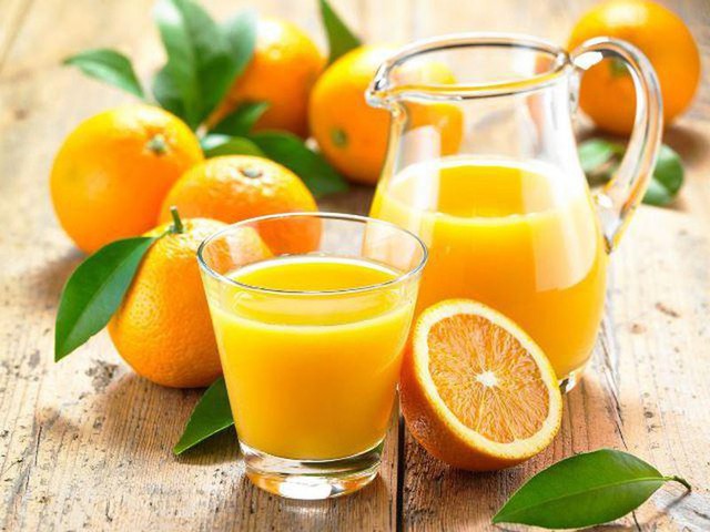 Nước cam rất tốt, giúp tăng đề kháng trong mùa dịch nhưng uống vào những thời điểm này lại phản tác dụng, gây hại cho sức khỏe - Ảnh 2.
