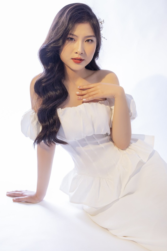 Lộ diện ứng viên 'con nhà người ta' Miss World Vietnam 2022: body 'nhức mắt', IELTS cao vút - Ảnh 2.