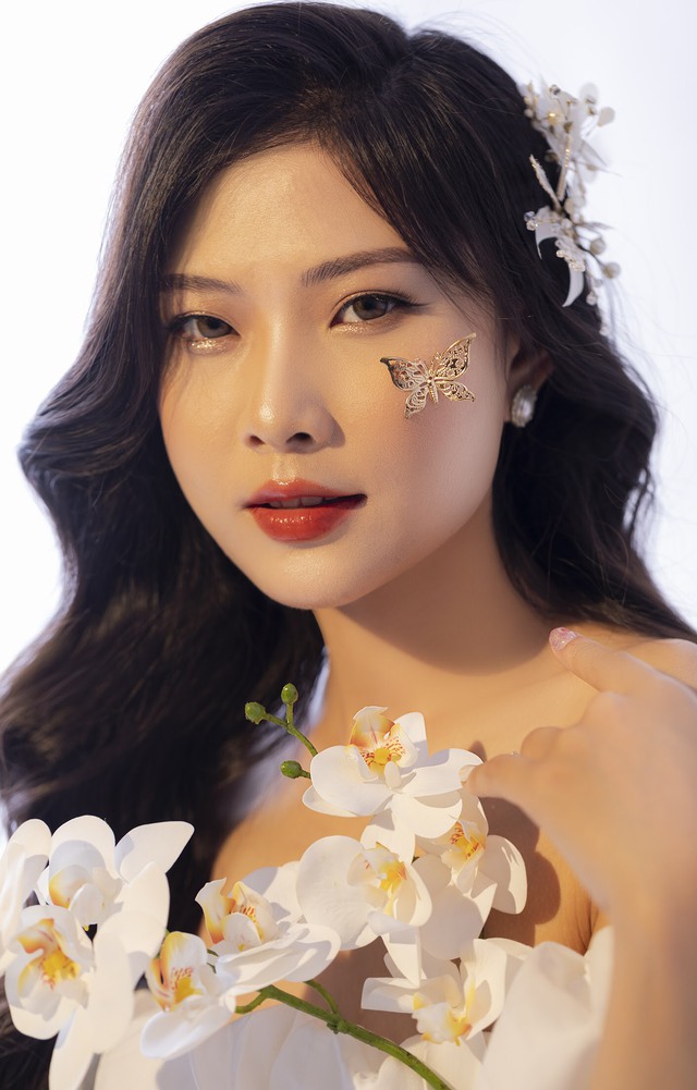 Lộ diện ứng viên 'con nhà người ta' Miss World Vietnam 2022: body 'nhức mắt', IELTS cao vút - Ảnh 1.
