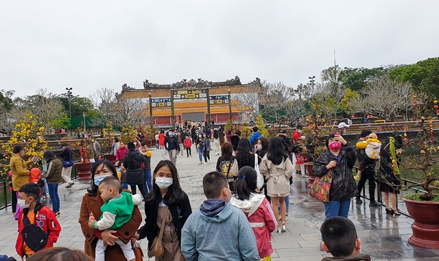 Thừa Thiên Huế đón hàng vạn lượt khách tham quan dịp Tết Nguyên đán - Ảnh 3.