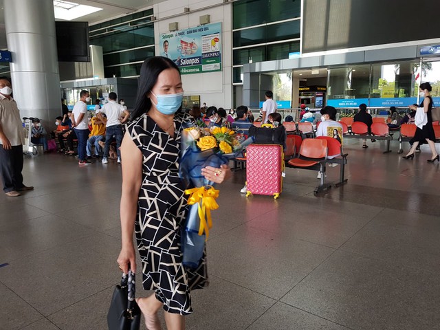 Ga quốc sân bay Tân Sơn Nhất tế đìu hiu ngày đầu đón du khách - Ảnh 4.