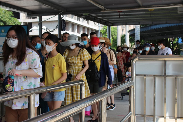 Du khách đến Quảng Ninh không phải trình vaccine hộ chiếu, xét nghiệm COVID-19 - Ảnh 1.