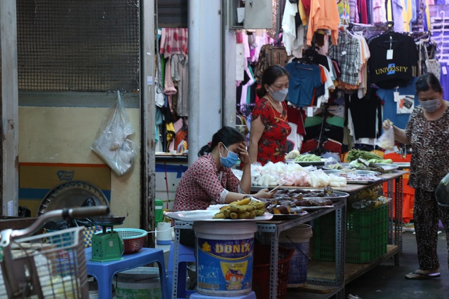 Chợ truyền thống tại TP HCM sau dịch: Người bỏ sạp vì lỗ, người buôn bán cầm chừng - Ảnh 5.