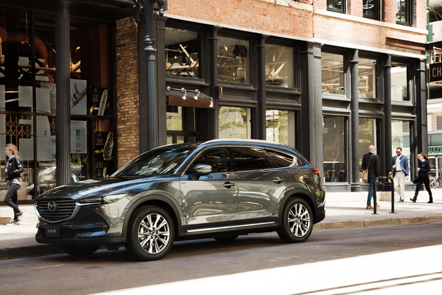 Mazda CX-8 ưu đãi 100% lệ phí trước bạ, mẫu SUV 7 chỗ giá &quot;hời&quot; nhất phân khúc - Ảnh 1.