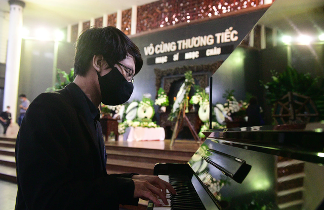 Tiếng đàn piano và những dòng cảm xúc nghẹn ngào tiễn đưa nhạc sĩ Ngọc Châu về với đất mẹ  - Ảnh 4.