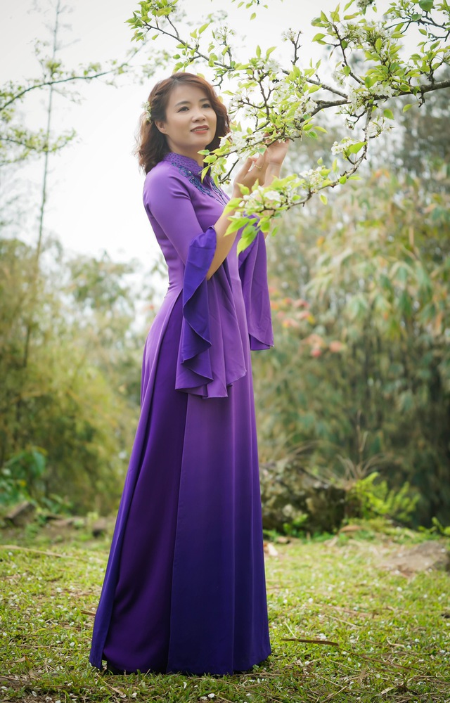 NTK Hoàng Ly khoe vẻ đẹp áo dài ở vườn hoa lê Tuyên Quang
 - Ảnh 9.