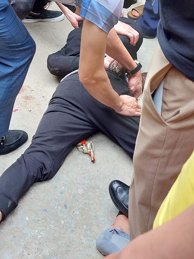 Thanh Hóa: Thanh niên mang súng nhựa vào cướp tiệm vàng - Ảnh 2.