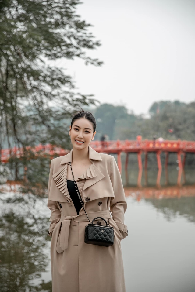 Hoa hậu Hà Kiều Oanh thăm thắng cảnh Hà Nội - Ảnh 4.