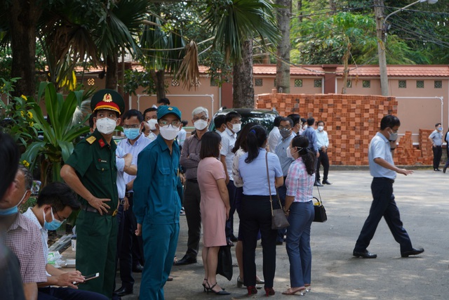 Thi thể Phó Chủ tịch TP HCM Lê Hòa Bình được đưa về nhà tang lễ Bộ Quốc phòng - Ảnh 5.