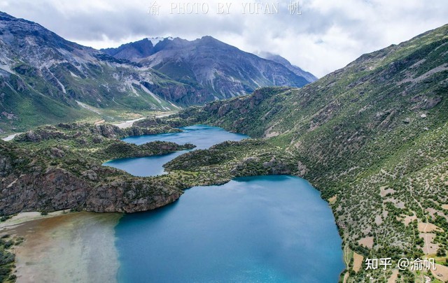 Vẻ đẹp bí ẩn của hồ nước ba màu trên cao nguyên Tây Tạng - Ảnh 1.