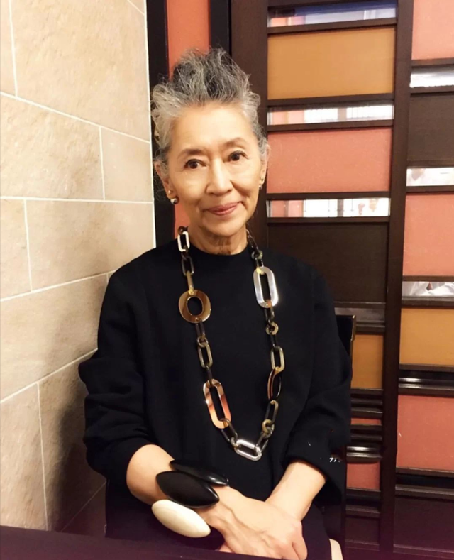 Học tập cụ bà 70 tuổi với gu thời trang “cực chất” chứng minh thời trang không phân biệt tuổi tác - Ảnh 13.