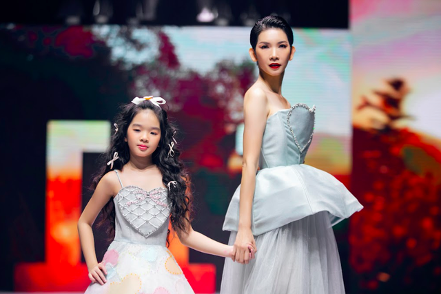 Thúy Diễm và con trai Bảo Bảo làm vedette tại Vietnam Junior Fashion Week  - Ảnh 5.