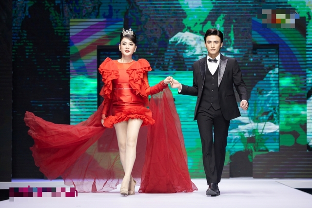 Lâm Khánh Chi không ngần ngại xuất hiện cùng bạn trai tin đồn tại Vietnam Junior Fashion Week - Ảnh 7.