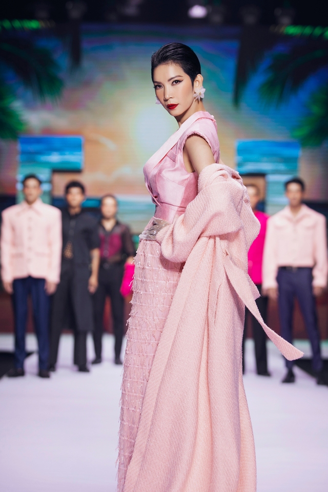 Lâm Khánh Chi không ngần ngại xuất hiện cùng bạn trai tin đồn tại Vietnam Junior Fashion Week - Ảnh 9.