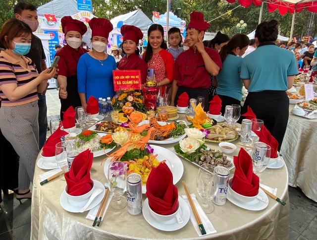 TP Sầm Sơn khép lại Lễ hội Tình yêu Hòn Trống Mái với nhiều hoạt động văn hóa, thể thao đặc sắc - Ảnh 2.