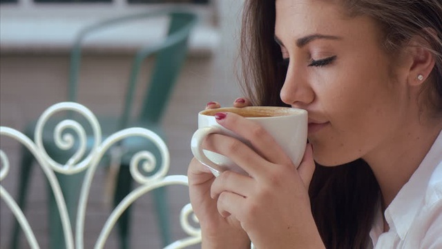 3 tác hại đáng sợ nếu bạn uống cà phê trước khi ăn sáng - Ảnh 1.