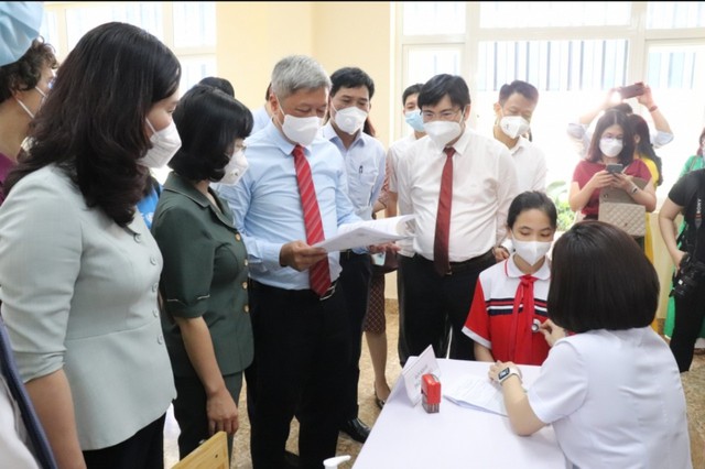 Ngày đầu Quảng Ninh triển khai tiêm vaccine phòng COVID-19 cho trẻ từ 5- dưới 12 tuổi - Ảnh 7.