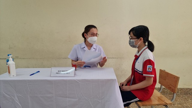 Ngày đầu Quảng Ninh triển khai tiêm vaccine phòng COVID-19 cho trẻ từ 5- dưới 12 tuổi - Ảnh 4.