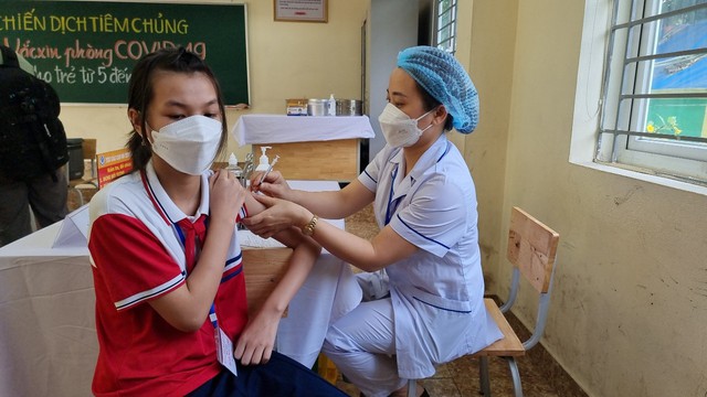 Ngày đầu Quảng Ninh triển khai tiêm vaccine phòng COVID-19 cho trẻ từ 5- dưới 12 tuổi - Ảnh 6.
