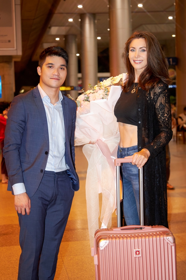 Nữ giám khảo quốc tế duy nhất tại Hoa hậu Hoàn vũ Việt Nam 2022 chính thức lộ diện - Ảnh 2.