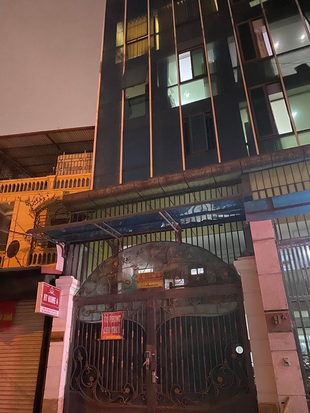 Thông tin mới nhất vụ người phụ nữ nghi bị sát hại trong chung cư mini trên phố Quan Hoa, Hà Nội - Ảnh 2.