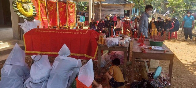Áo tang thay màu áo cưới trong vụ tai nạn thảm khốc tại Quảng Bình - Ảnh 4.