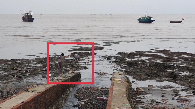 Thanh Hoá: Kinh hoàng cảnh tượng rác thải chất đống dọc bờ biển Ngư Lộc - Ảnh 2.