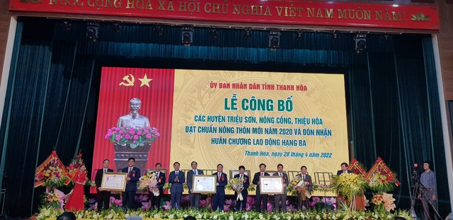 Thanh Hóa: Công bố các huyện Triệu Sơn, Thiệu Hóa và Nông Cống đạt chuẩn nông thôn mới - Ảnh 3.