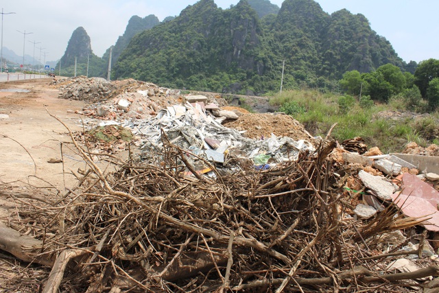 Quảng Ninh: Hành lang đường bao biển nguy cơ biến thành bãi tập kết rác thải  - Ảnh 3.