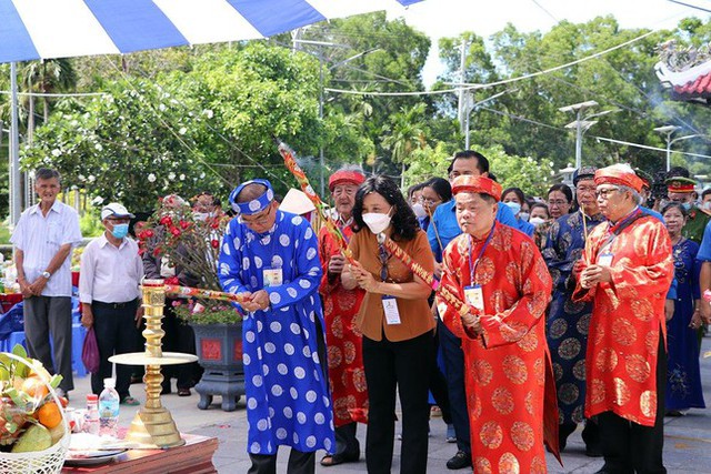 Tin sáng 2/5: Tai nạn đau lòng, 4 học sinh lớp 11 cùng tử vong ở Bình Phước; con bò 6 chân 2 đuôi, giá 5 tỷ đồng chủ không bán  - Ảnh 2.