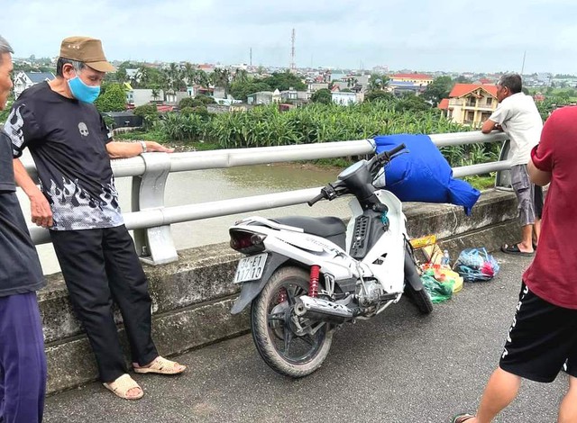 Hải Dương: Để lại xe máy trên cầu, nam thanh niên huyện Ninh Giang nhảy xuống sông Luộc lúc nửa đêm - Ảnh 1.