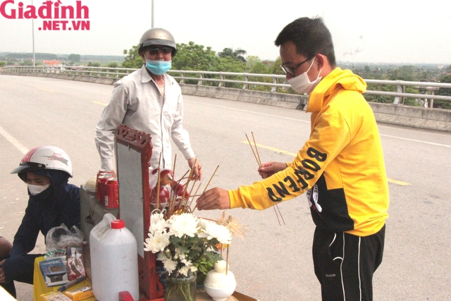 Hoàn cảnh éo le, khốn khó gia đình nam thanh niên Hải Dương nhảy cầu Chanh lúc nửa đêm - Ảnh 2.