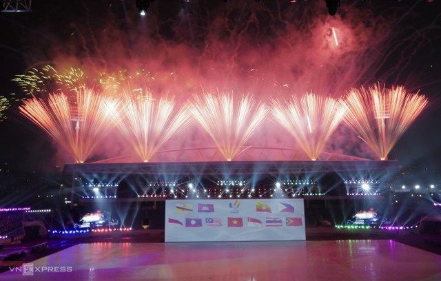 TRỰC TIẾP Lễ khai mạc SEA Games 31: Vì một Đông Nam Á mạnh mẽ hơn - Ảnh 4.