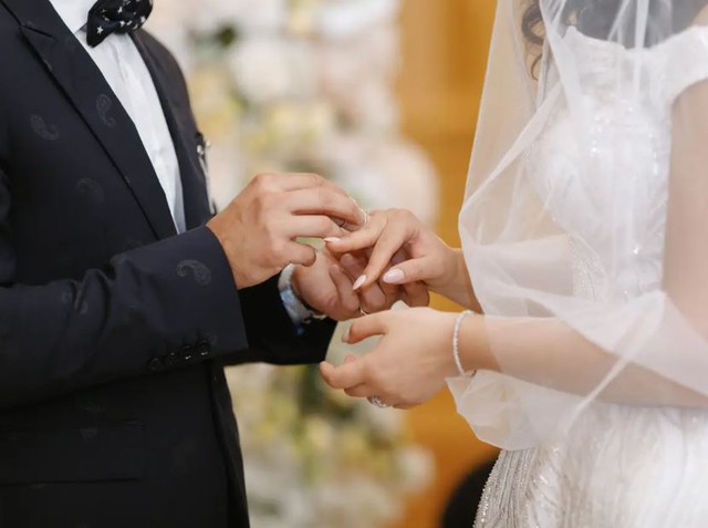 Thiếu nữ 14 tuổi làm phù dâu cho bạn nhưng bị chú rể để ý, 2 tháng sau gặp chuyện kinh hãi - Ảnh 1.