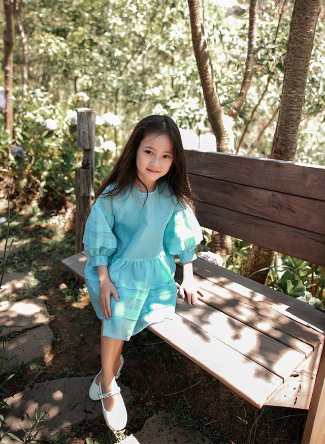 Cháu gái 7 tuổi của cựu Thứ trưởng Bộ xây dựng khiến dàn Hoa hậu Việt xuýt xoa khen ngợi - Ảnh 13.