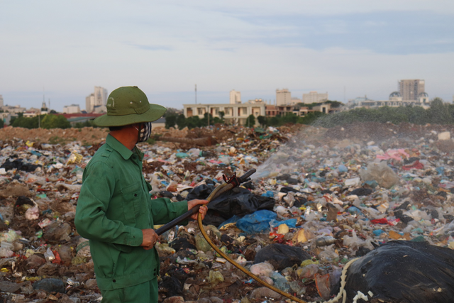 Thanh Hóa: Cận cảnh bãi rác lớn nhất tại Sầm Sơn trước khi bị “khai tử” - Ảnh 5.