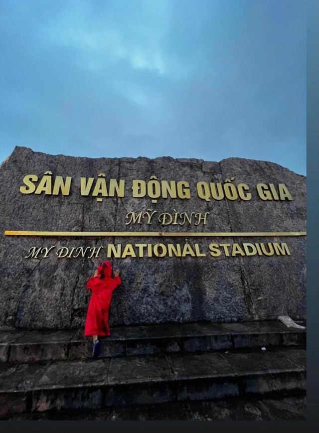 Đội tuyển bóng đá giành HCV Sea Games: Con Bùi Tiến Dũng khóc, con trai Hùng Dũng đội mưa ăn mừng - Ảnh 2.