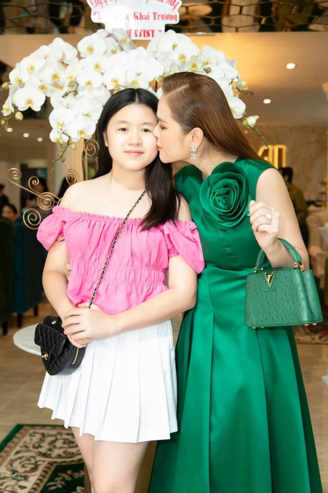 Con gái Hoa hậu Phương Lê 12 tuổi sở hữu biệt thự 200 tỷ, cao 1m63, xinh phúc hậu - Ảnh 6.