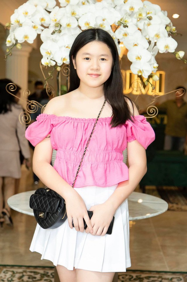 Con gái Hoa hậu Phương Lê 12 tuổi sở hữu biệt thự 200 tỷ, cao 1m63, xinh phúc hậu - Ảnh 7.