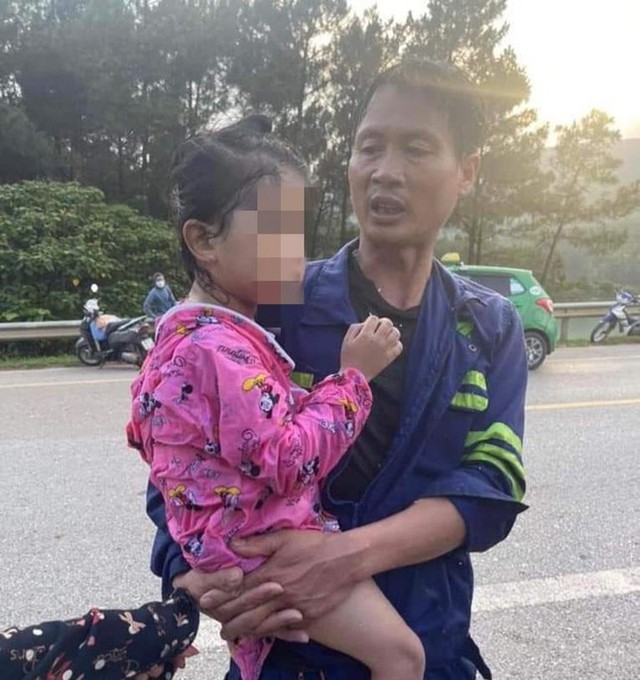 Thanh Hoá: Cứu sống 3 mẹ con nhảy cầu tự tử tại Thị xã Nghi Sơn - Ảnh 1.