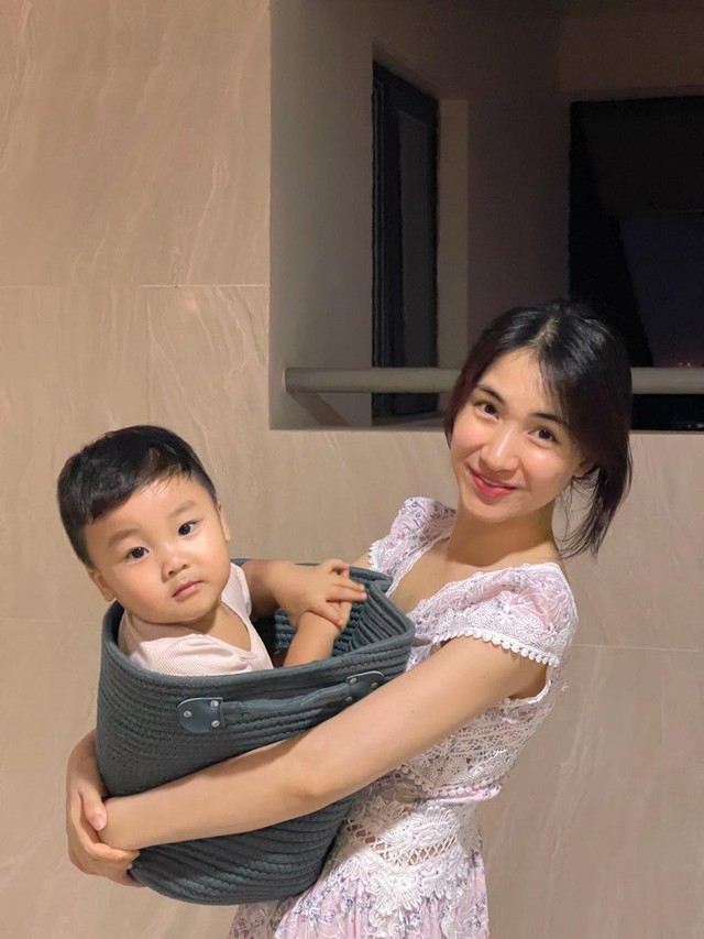 Hòa Minzy đơn thân nuôi con, xúc động cảnh bé năn nỉ mẹ đừng đi làm ở nhà với con - Ảnh 10.
