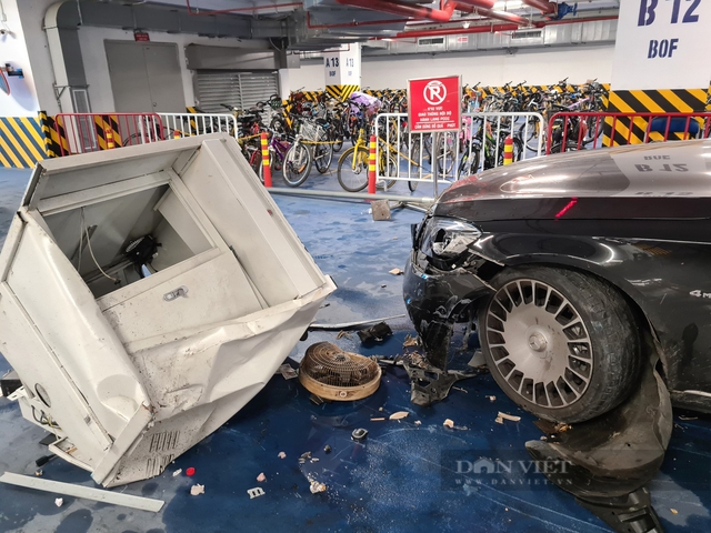 Hiện trường &quot;tan nát&quot; sau vụ Mercedes Maybach tông loạt xe máy ở hầm chung cư, sốc nhất là danh tính tài xế - Ảnh 2.