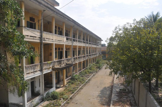 Thanh Hoá: Nhiều dãy nhà tại Trường THPT chuyên Lam Sơn bỏ hoang - Ảnh 8.