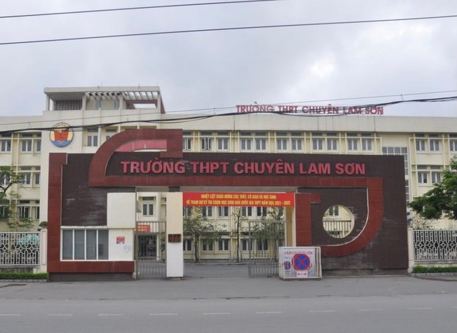 Thanh Hoá: Nhiều dãy nhà tại Trường THPT chuyên Lam Sơn bỏ hoang - Ảnh 1.