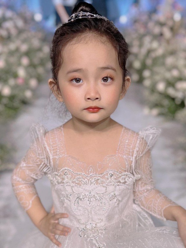 Con gái Khánh Thi Phan Hiển trang điểm xinh xắn, thần thái mợ chảnh, đam mê nhảy giống bố mẹ - Ảnh 6.